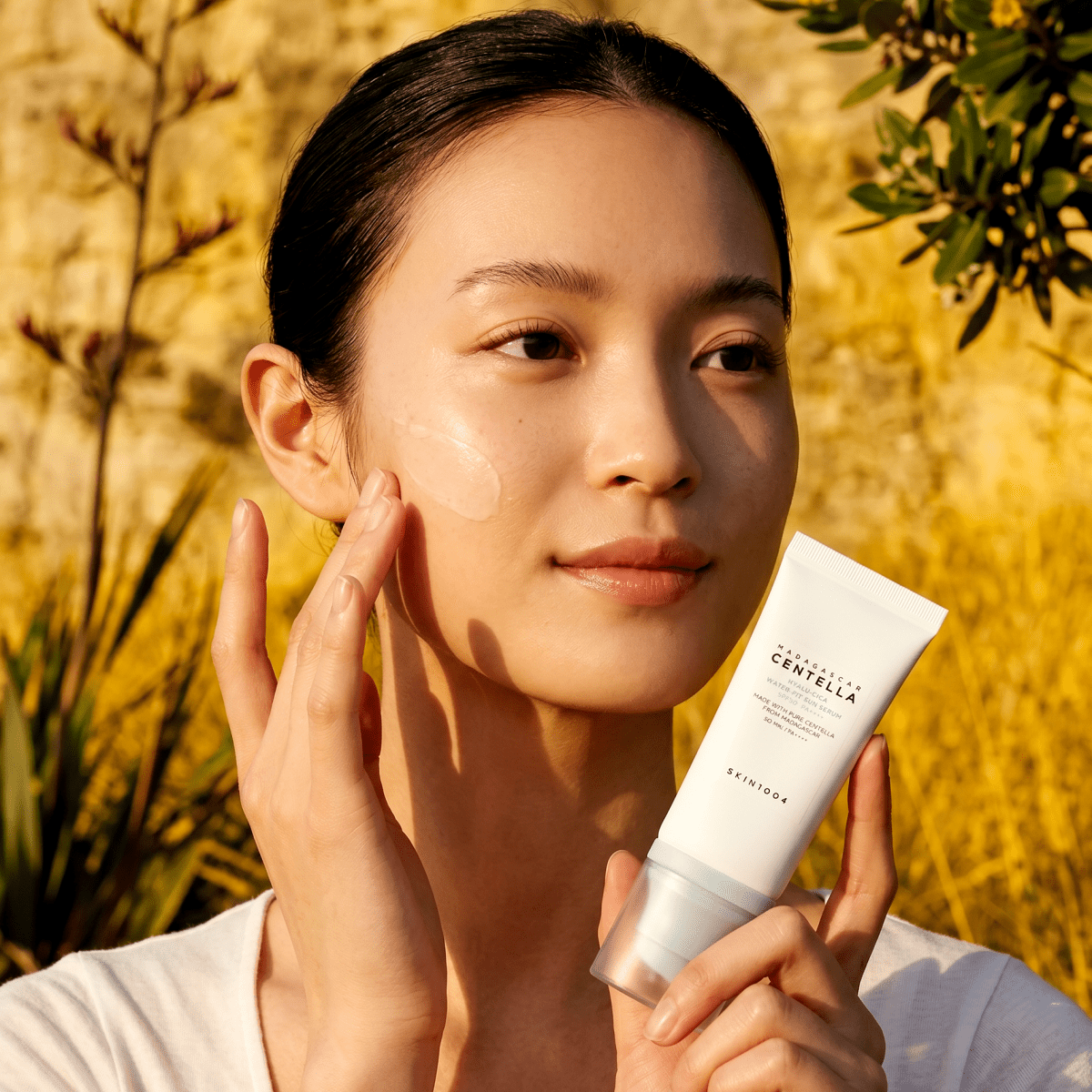 Skin1004 Madagascar Centella Hyalu-Cica Water-Fit Sun Serum SPF50+ PA++++ 100ml | AmiGlow NZ - AmiGlow